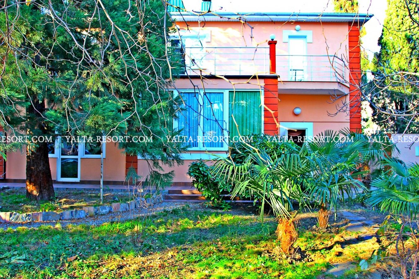 Продажа дома в центре города Ялта с большим двором